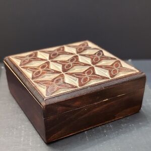 VGT, Handcrafted Wooden,Lidded Trinket Box with Marquetry Inlay.